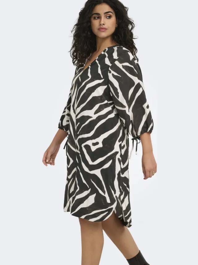 Only Carmakoma mini jurk Plus Size met print - zwart Zwart/ecru