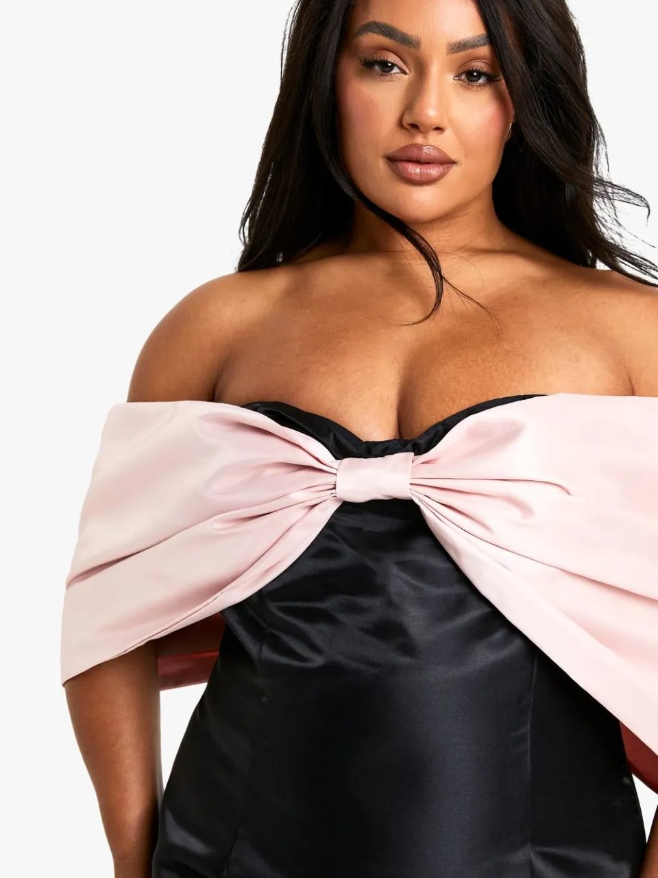 boohoo Dames Plus Taffeta Bandeau Extreme Bow Shift Jurk zwart, foto 4