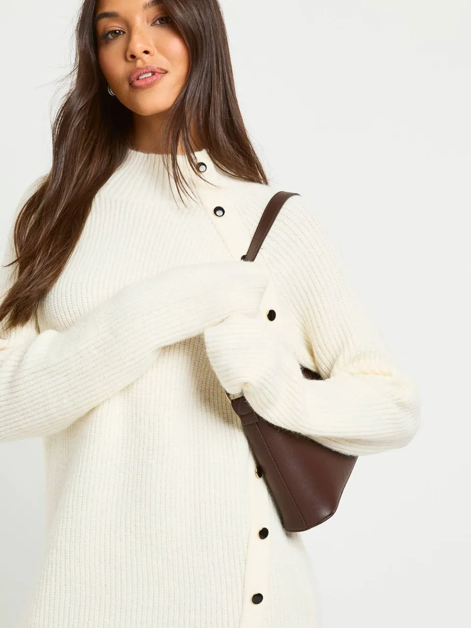 boohoo Dames Knoopdetail gebreide mini-jurk crème, foto 4