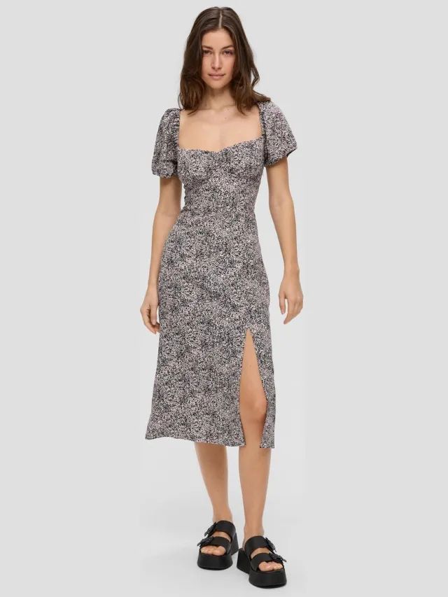 QS female - Midi-jurk met een off-the-shoulder halslijn zachtroze
