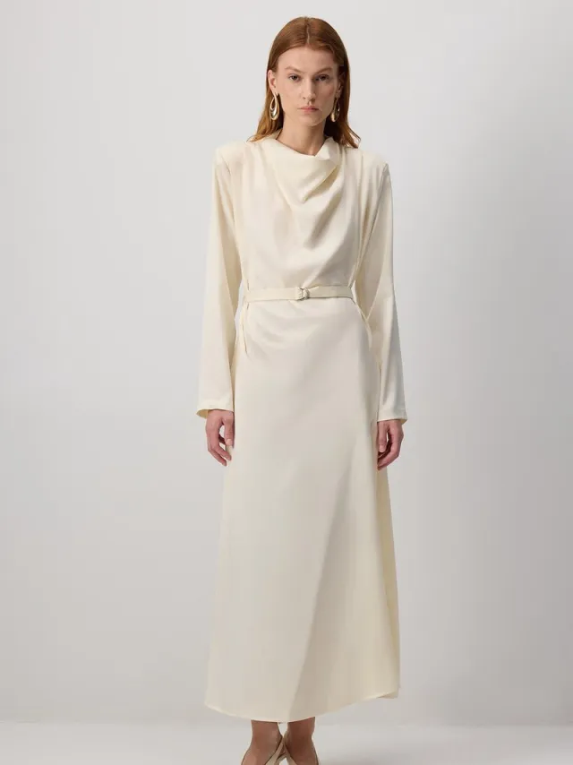TOUCHÉ PRIVÉ Satijnen jurk met schoudervullingen - Beige - Dames