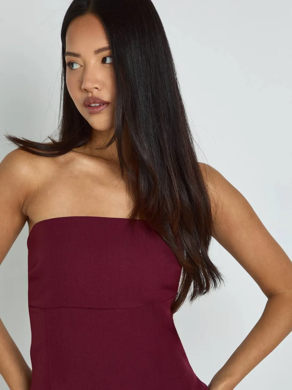 boohoo Dames Petite Getailleerde Bandeau Mini Jurk Met Geplooide Rok kersen, foto 3