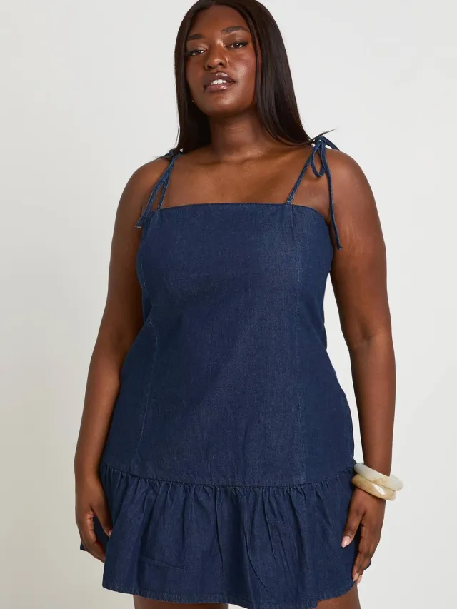 boohoo Dames Plus Denim Mini-jurk Met Verlaagde Zoom Indigo