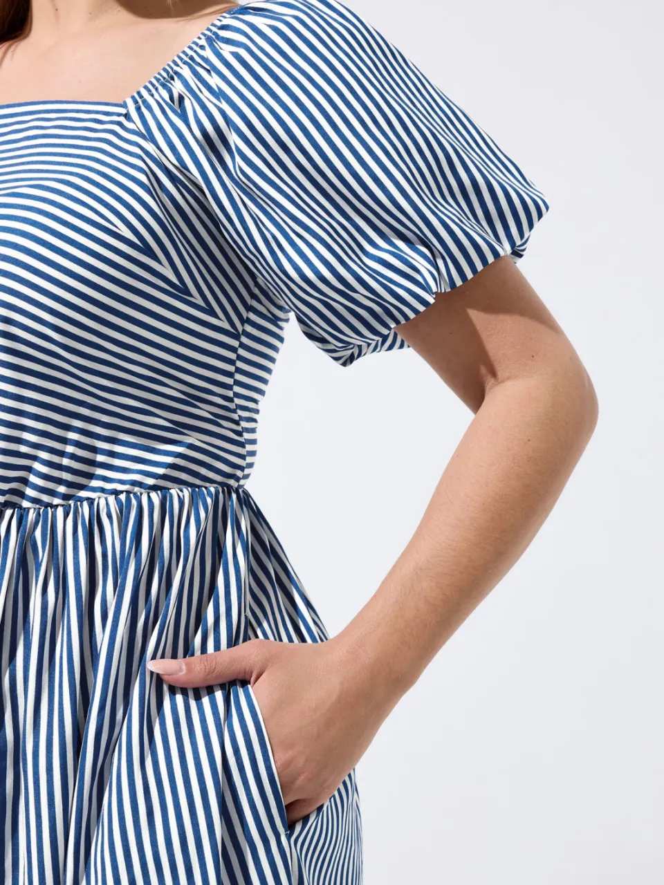 Limited Collection Blauwe Gestreepte Jurk Met Pofmouwen, foto 4