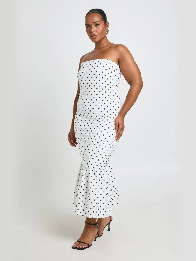 boohoo Dames Plus Polkadot Bandeau Jurk Met Peplum Zoom In Midaxi Lengte Wit