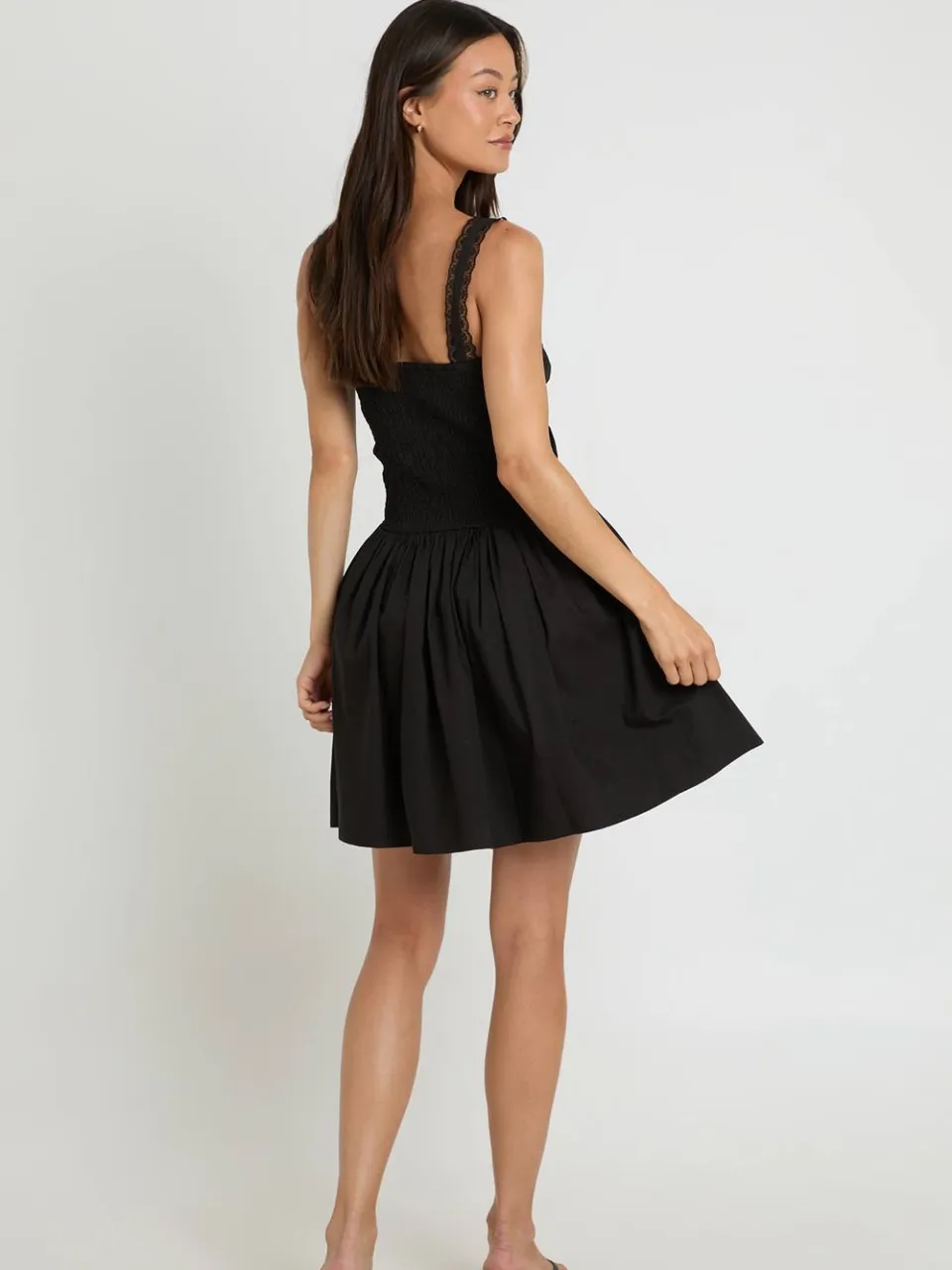 boohoo Dames Tall Kanten Mini-jurk Met Gerimpelde Buste zwart, foto 2