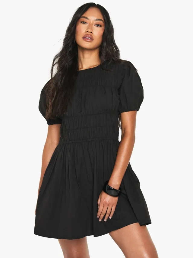 boohoo Dames Cotton Poplin Shirred Mini Jurk Zwart