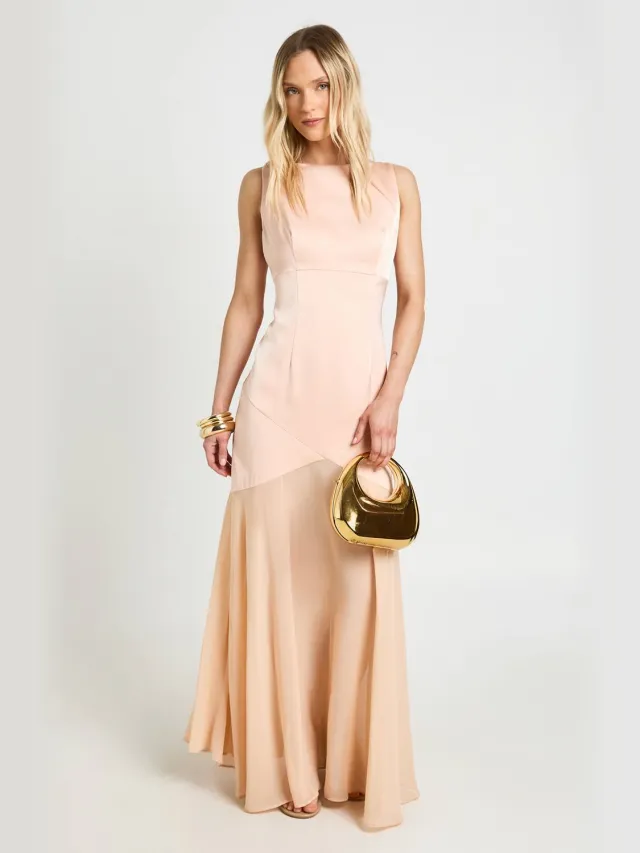 boohoo Dames Petite Satijnen En Chiffon Mix Geplooide Maxi Jurk Perzik