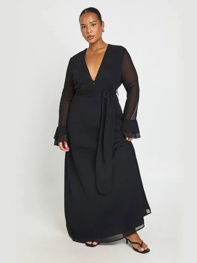 boohoo Dames Plus Maxi Jurk Met Print, Knoopdetail En Ruches Aan De Mouwen Zwart