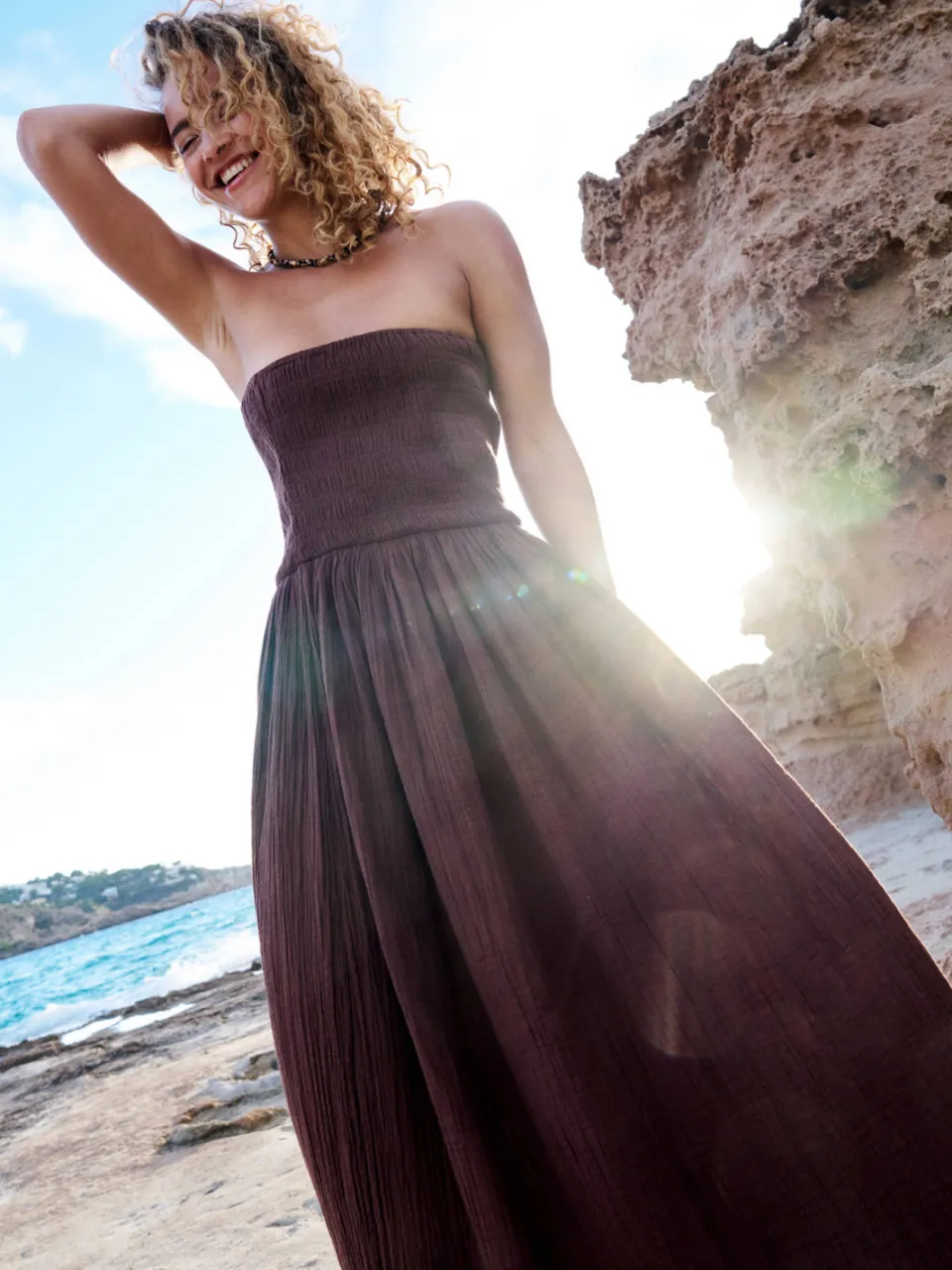 BEACHWAVE strapless mousseline strandjurk donkerbruin, foto 4