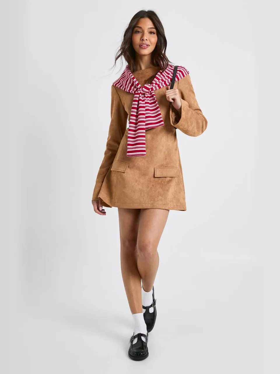 boohoo Dames Nep-suede shiftjurk met flare manchetten camel, foto 3