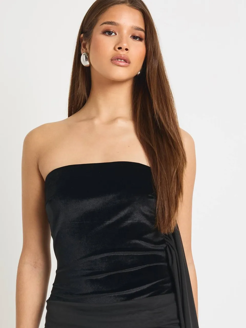 boohoo Dames Mini-jurk met gemengde meshstof en drapering zwart, foto 4