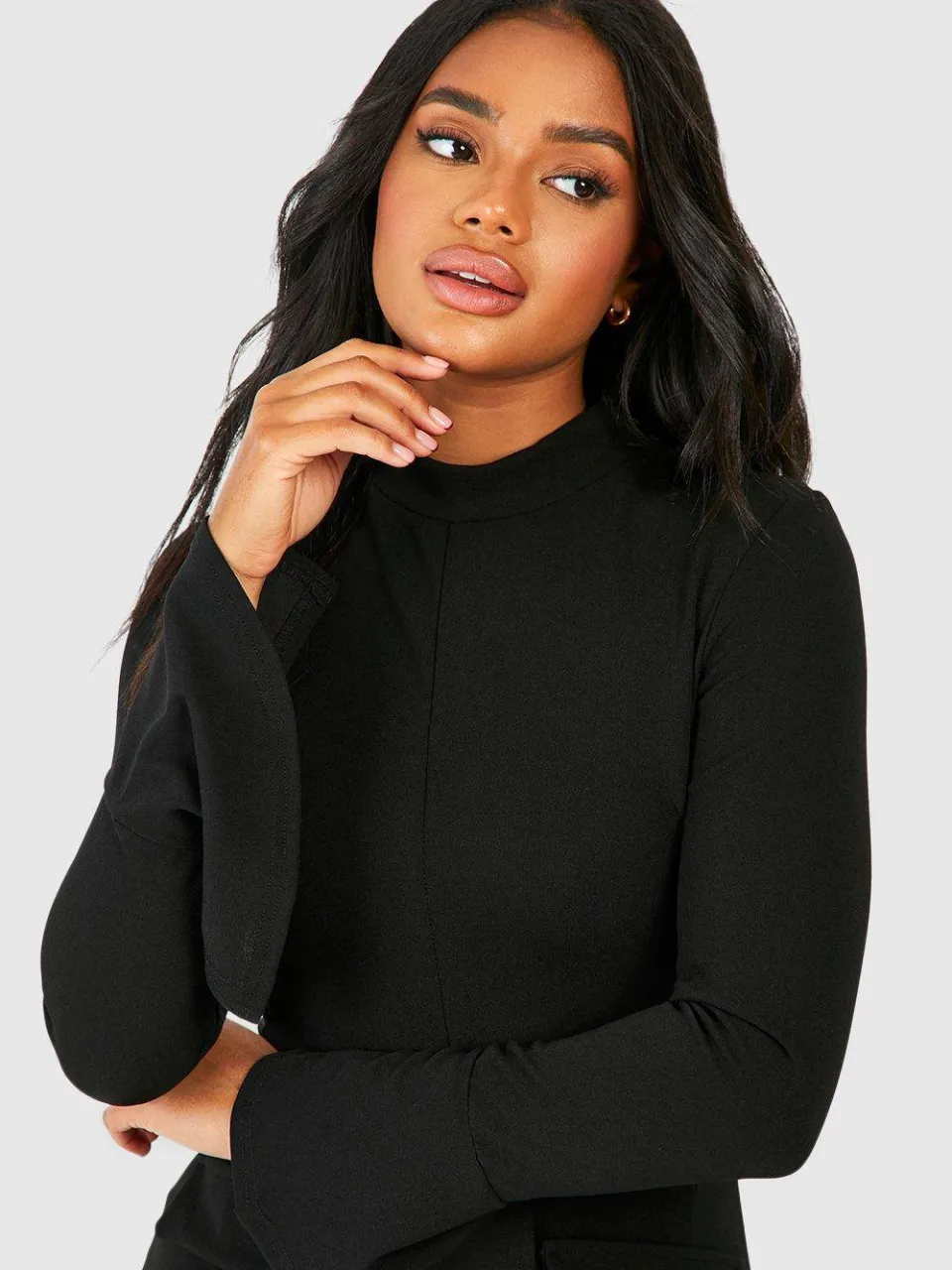 boohoo Dames Crêpe Mini-Jurk met Hoge Hals en Zakdetails zwart, foto 4