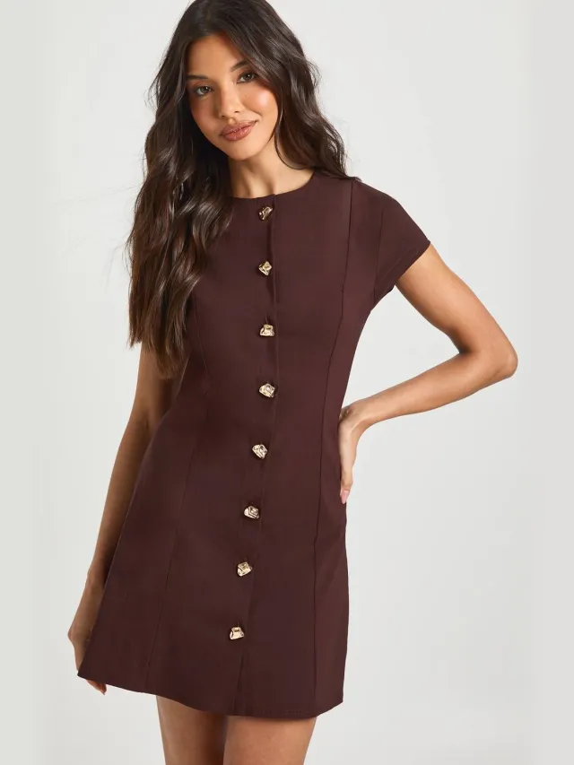 boohoo Dames Bengaline Shift Jurk met Gouden Knoop Details en Korte Mouwtjes Chocoladebruin