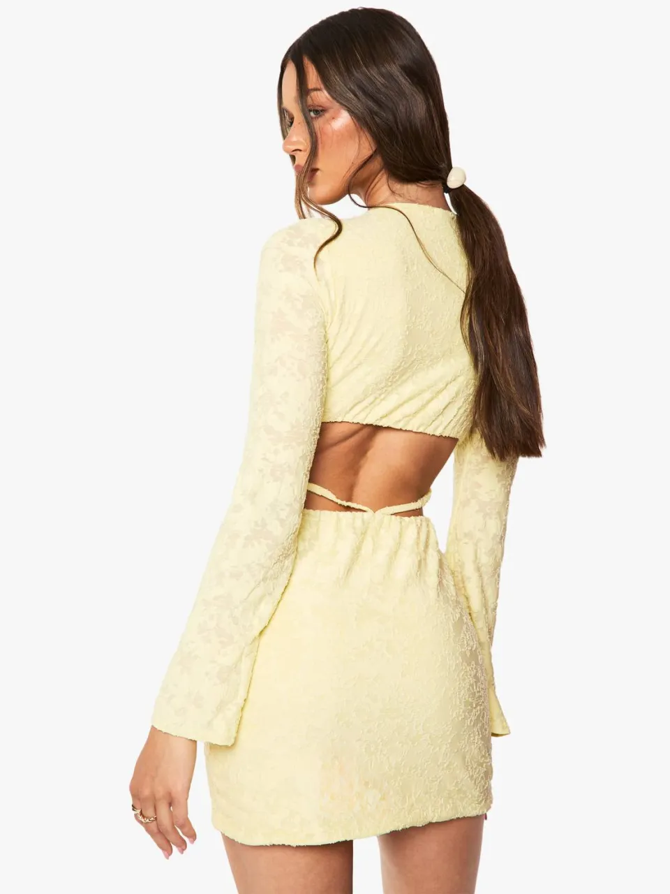 boohoo Dames Burnout mini-jurk met uitlopende mouwen citroen, foto 3