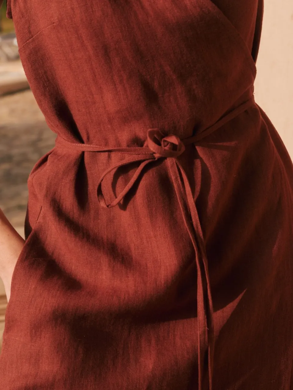 AmourLinen dames vegan Midi Wikkeljurk Aurora Terracotta, foto 2