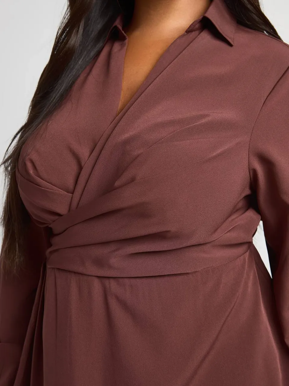 boohoo Dames Plus Overslag Hemdsjurk chocoladebruin, foto 4