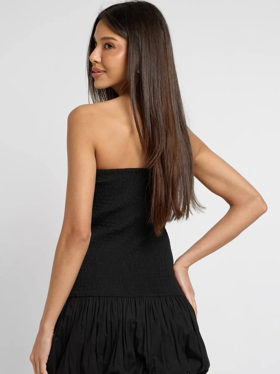 boohoo Dames Bandeau Mini-jurk Met Ruches En Bolrokzoom zwart, foto 3