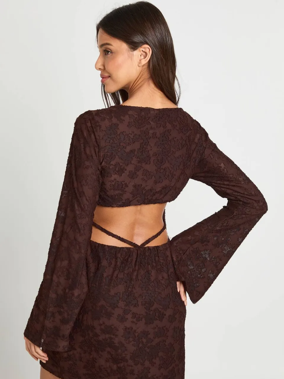 boohoo Dames Burnout Bloemen Open Rug Wijde Mouw Mini Jurk chocoladebruin, foto 2