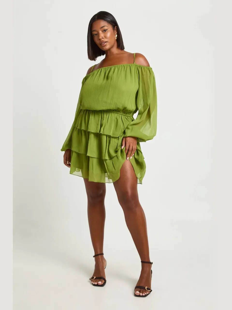 boohoo Dames Plus Chiffon Ruches Cold Shoulder Mini Jurk olijf, foto 3