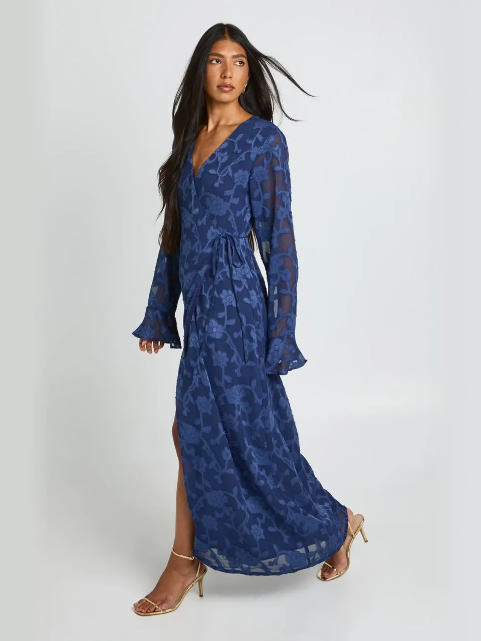 boohoo Dames Lange Burnout Bloemen Ruches Wikkel Jurk marineblauw, foto 2