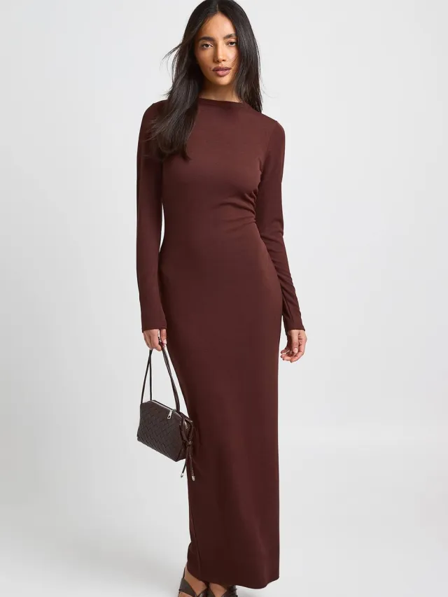 boohoo Dames Basic Geribbelde Maxi Jurk Met Lange Mouwen Chocoladebruin