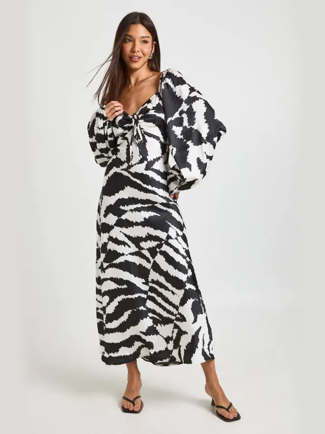 boohoo Dames Satijnen Midaxi Jurk Met Gemengde Dierenprint En Volumineuze Mouwen Zwart
