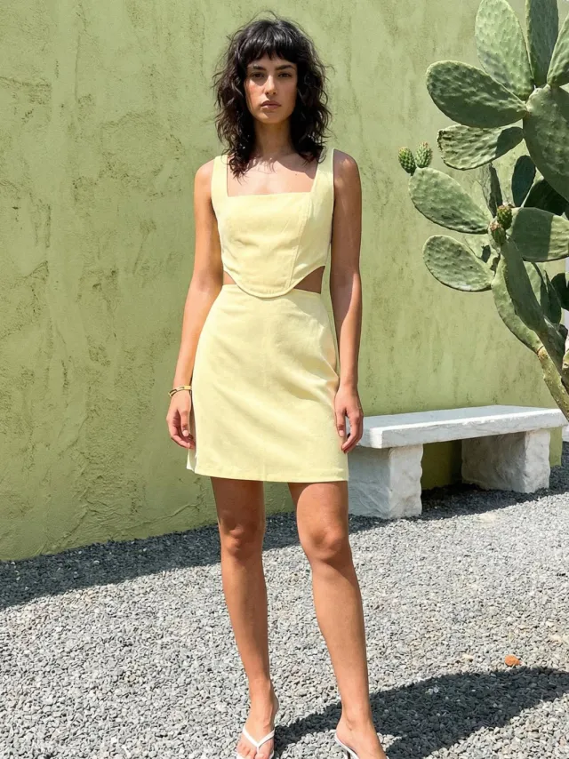 Trendyol TRENDYOLMİLLA Dames Geel Effen Kort / Mini Mouwloos Casual A-lijn Jurken, foto 2