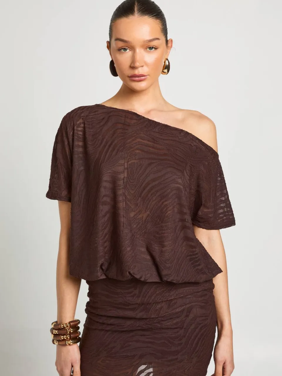 boohoo Dames Burnout Zebra Asymmetrische Hals Blouson Top Jurk chocoladebruin, foto 3