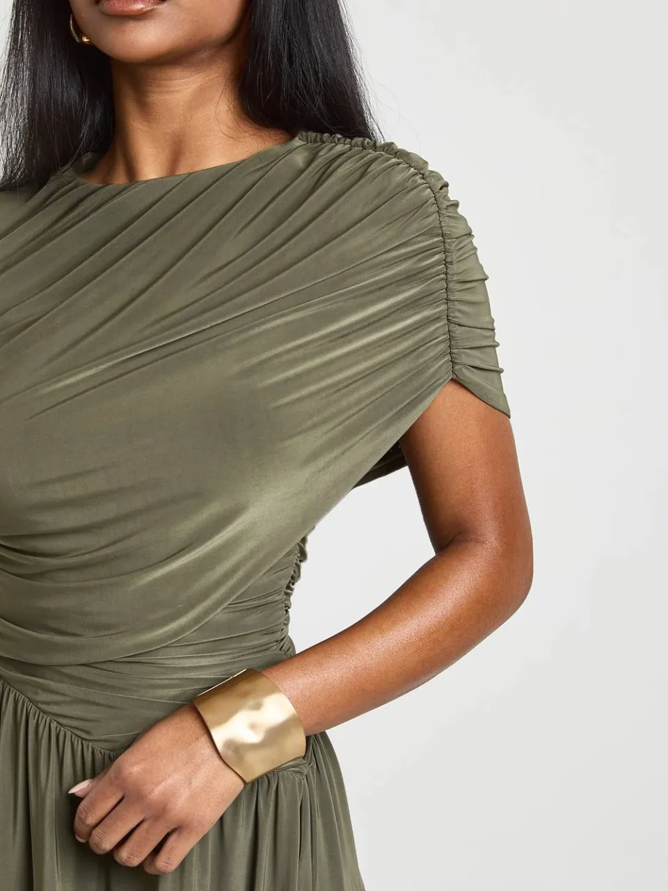 boohoo Dames Dubbele Laag Slinky Mouwloze Gerimpelde Lichaam Maxi Jurk olijf, foto 4