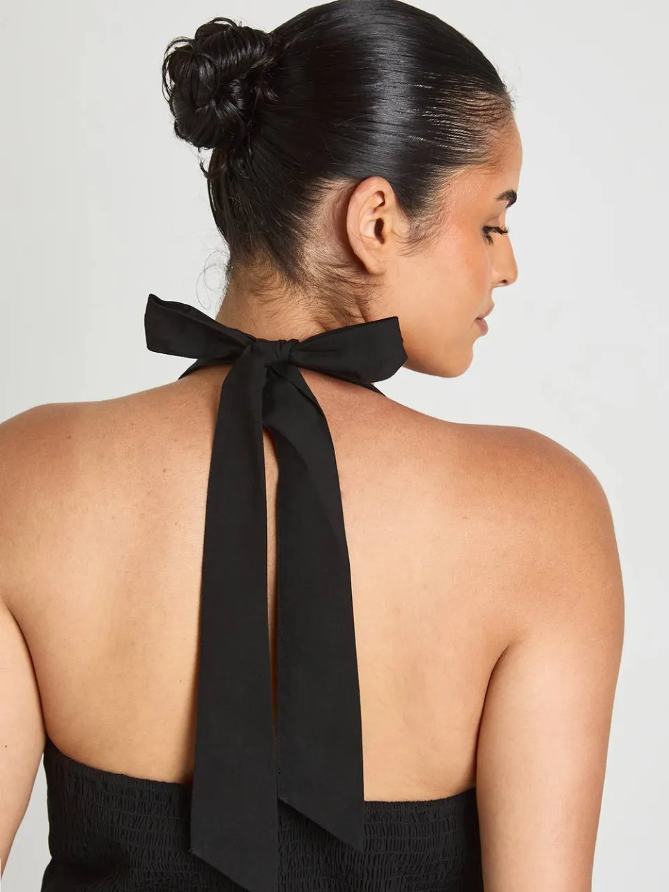 boohoo Dames Plus Katoenen Popeline Halternek Geplooide Maxi Jurk zwart, foto 3