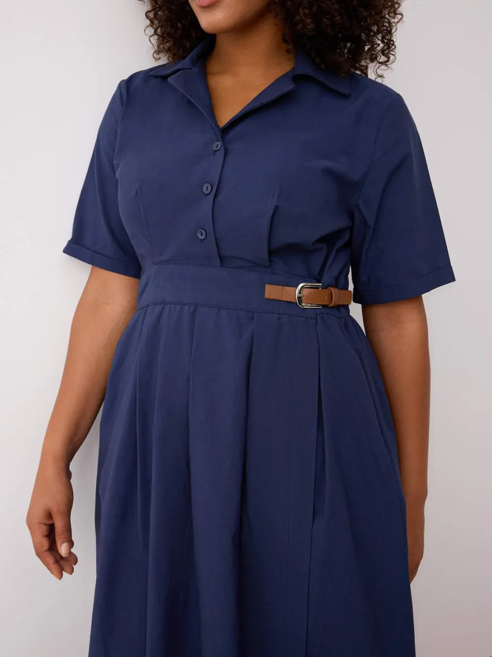 Trendyol Curve Dames Donkerblauw Effen Midi Kort Casual Recht Grote maten Jurk marineblauw/blauw, foto 2