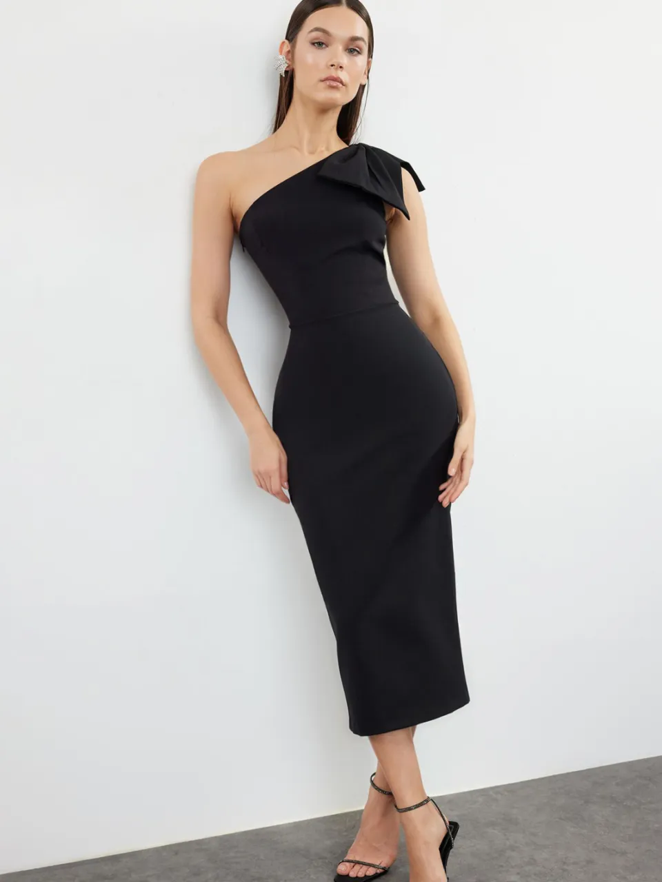 Trendyol TRENDYOLMİLLA Dames Zwart Effen Midi Mouwloos Stijlvol/Avond Bodycon Jurken