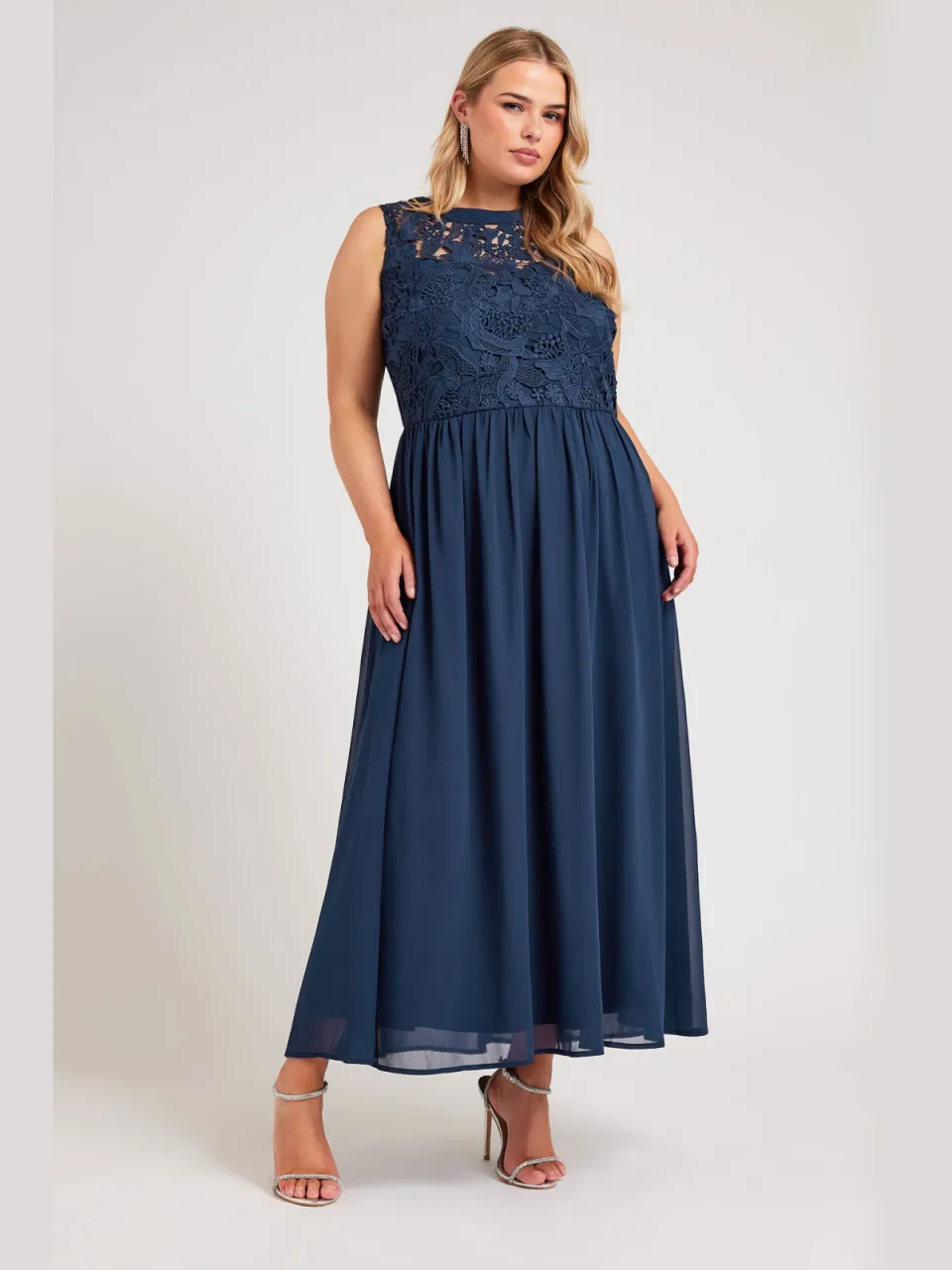 Yours London Mouwloze Maxijurk Met Lijfje Met Bloemenkant In Donkerblauw Blue