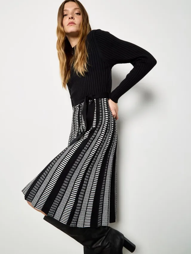 Apricot Midi-jurk van gebreide stof met geometrische strepen Zwart