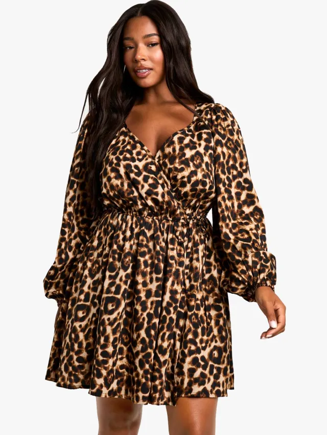 boohoo Dames plus luipaard wrap smockingjurk Bruin