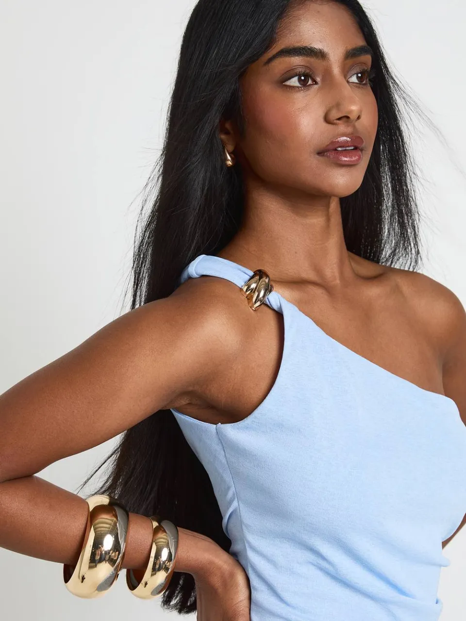 boohoo Dames Mini Jurk Met Goudkleurige Bies En Plooien En One-shoulder Design, foto 4