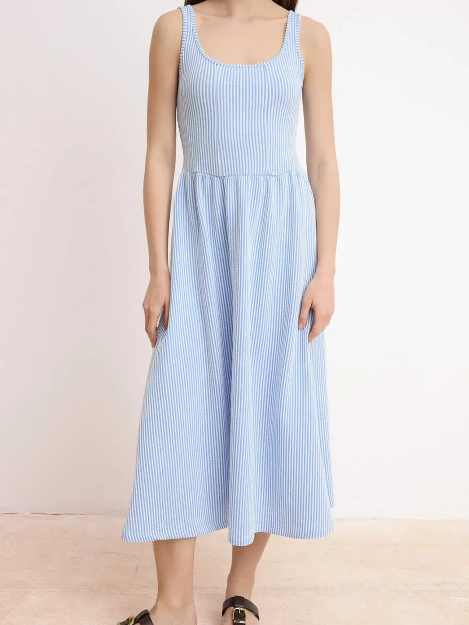 Trendyol TRENDYOLMİLLA Dames Blauw Gestreept Midi Mouwloos Skater Jurken, foto 2