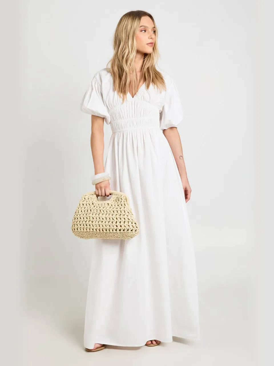 boohoo Dames Petite Katoenen Poplin Maxi Jurk Met Gesmockte Top V-hals En Pofmouwen wit, foto 3