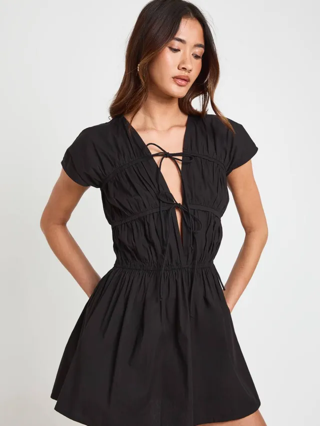 boohoo Dames Katoenen Poplin Mini-jurk Met Gerimpelde Voorkant En Strikdetail Zwart