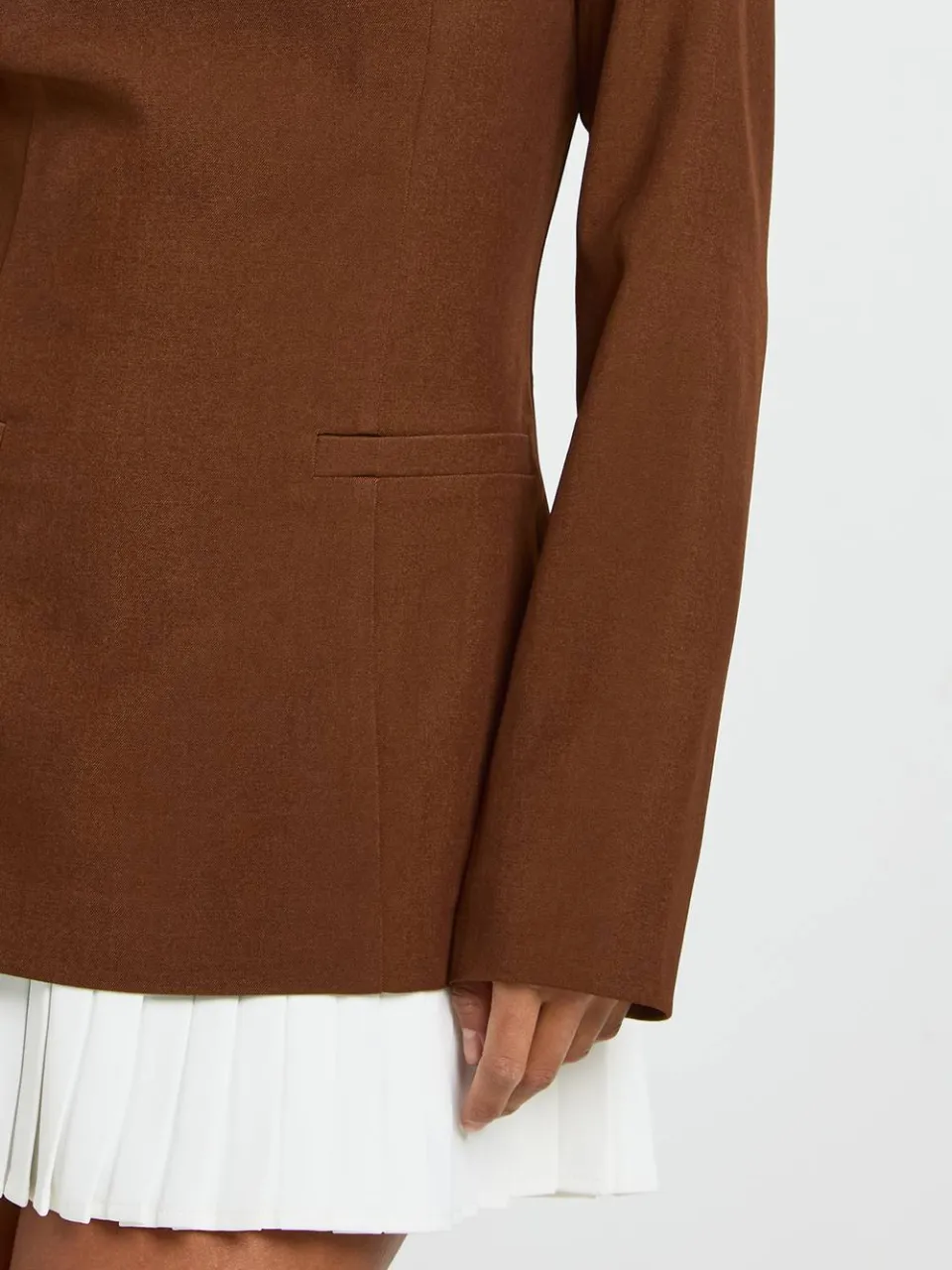 boohoo Dames Petite getailleerde geplooide zoom gestructureerde mini-jurk chocoladebruin, foto 4