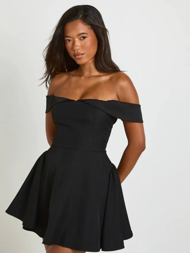 boohoo Dames Getailleerde Sweetheart Bardot Skater Jurk Zwart