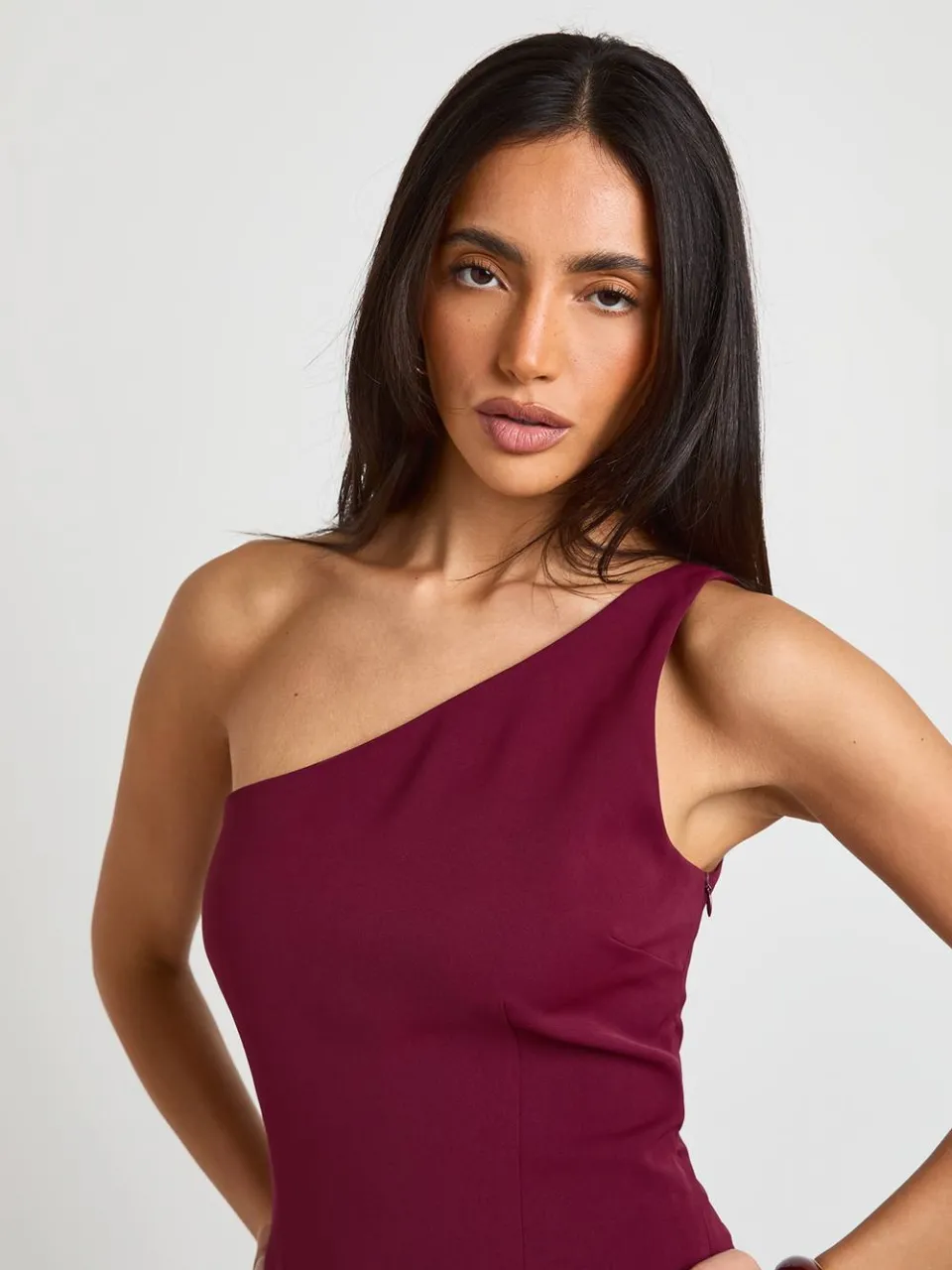 boohoo Dames Asymmetrische Maxi-jurk Met Crêpe En Satijn Mix bordeaux rood, foto 4