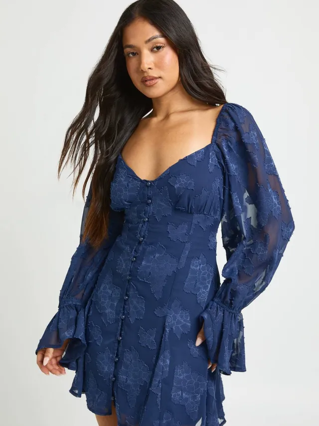boohoo Dames Petite Burnout Bloemen Godet Zoom Mini Jurk Marineblauw
