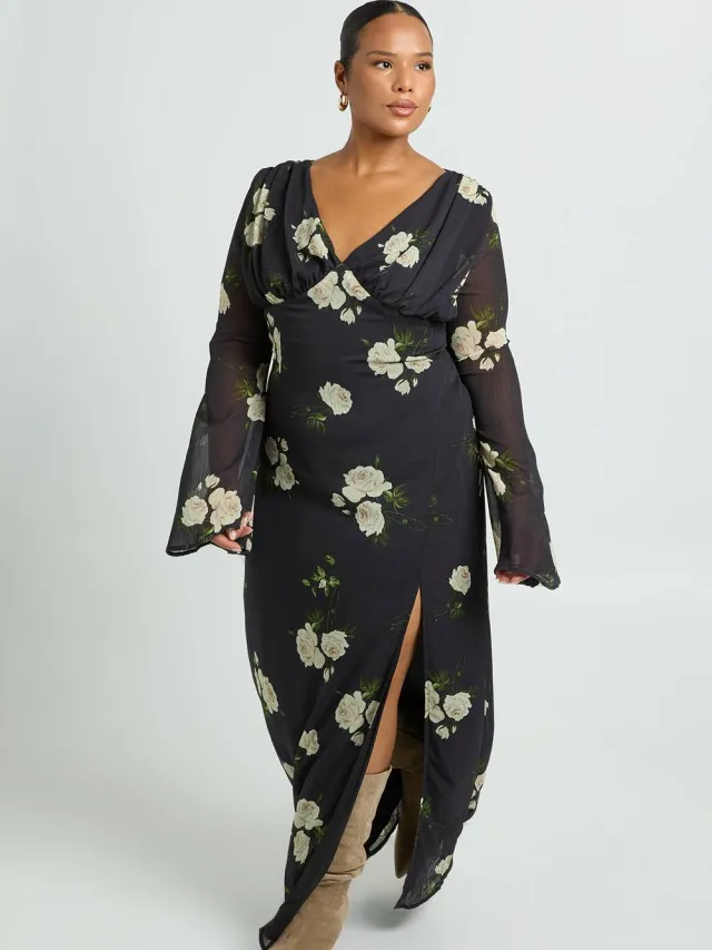 boohoo Dames Plus Bloemen Chiffon Diepe Hals Maxi Jurk Zwart
