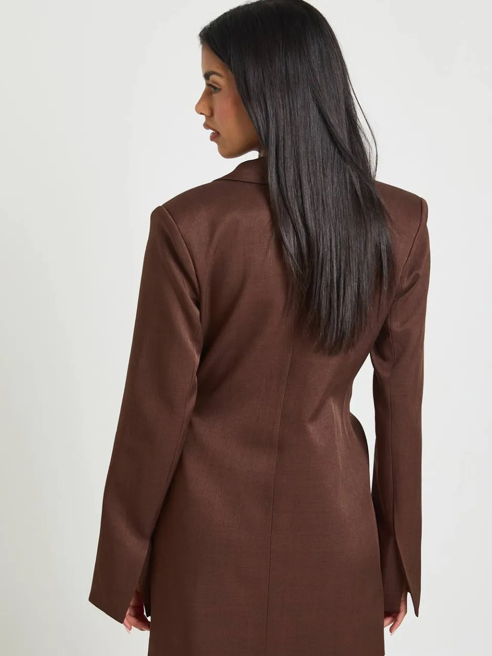 boohoo Dames Wikkel Strikceintuur Detail Blazer Jurk chocoladebruin, foto 2