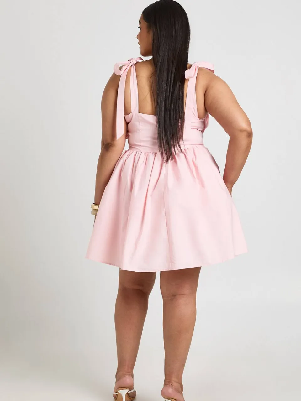 boohoo Dames Plus Katoenen Mini-jurk Met Gerimpelde Buste En Strikbandjes Op De Schouders baby roze, foto 2