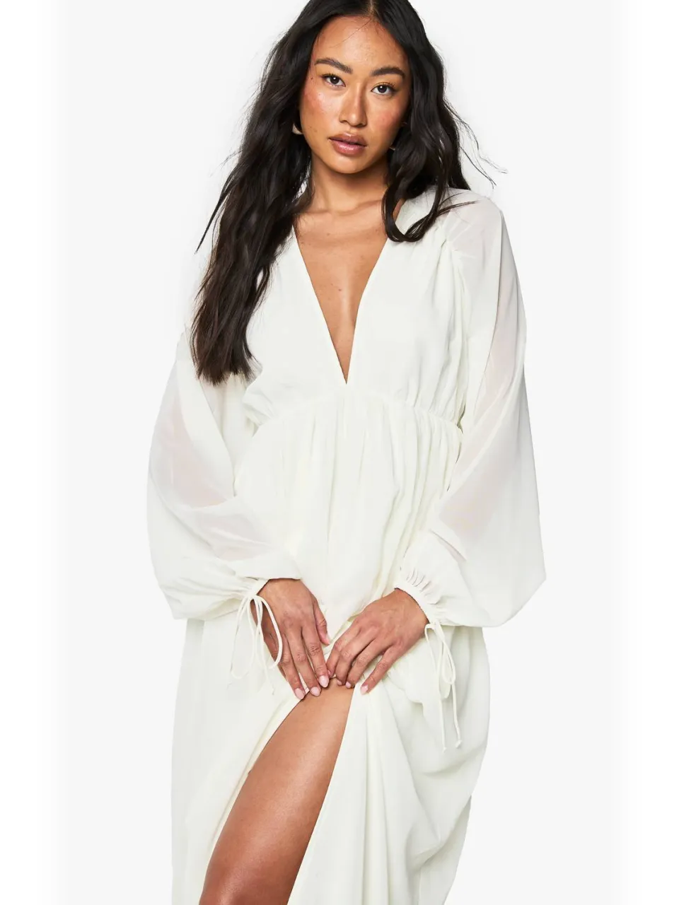 boohoo Dames Chiffon V-Hals Ruched Maxi Jurk ecru, foto 3
