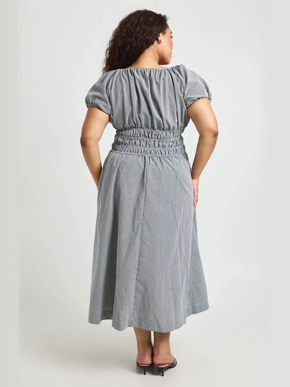 boohoo Dames Plus Geruite Jurk Met Gesmockt Middel Midaxi Lengte zwart, foto 2