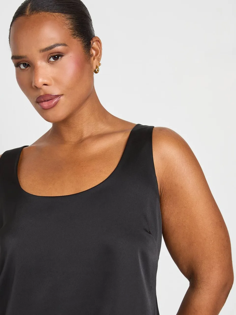 boohoo Dames Plus Basic Satijnen Mini-jurk Met Ronde Hals En Dunne Bandjes zwart, foto 4